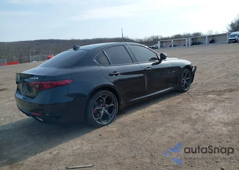 2017 Alfa Romeo Giulia Ti Awd z USA, uszkodzony, nr VIN ZARFAEEN1H7540670
